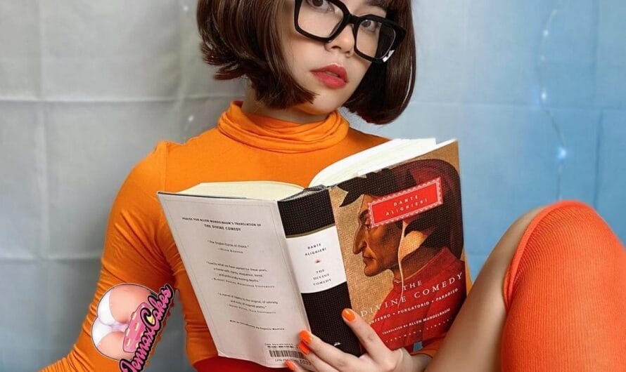 Jenna Cakes Is A Sexy Nerd