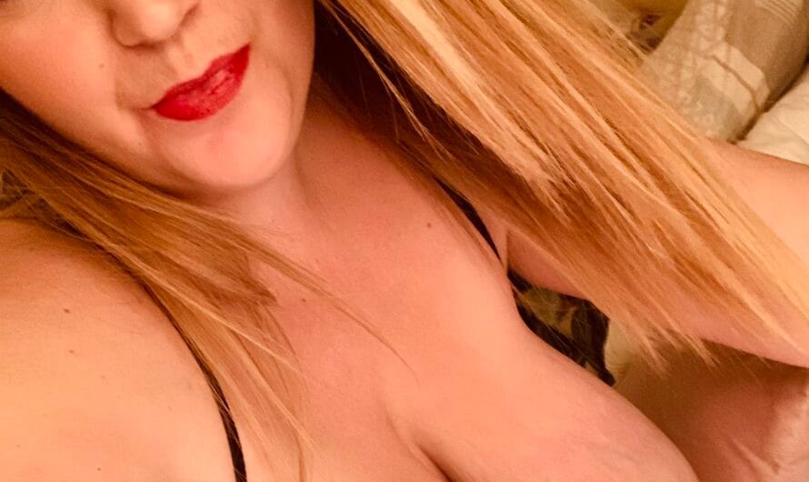 Busty English Babe Mia