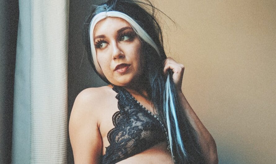 Goth and Cosplay Babe Scarlett