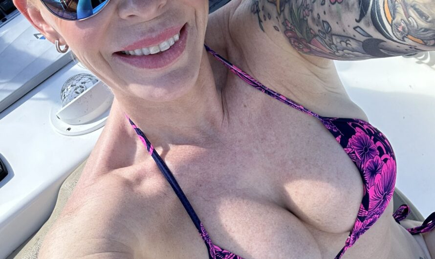 Sexy Outdoorswoman LyssyFish