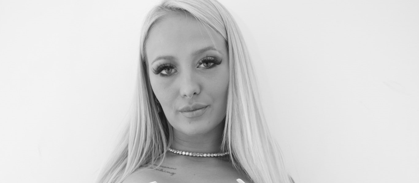 Scarlett Savage feature